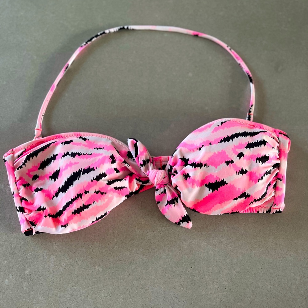 ** 3 for $20!
Victoria’s Secret Bandeau Bikini Top